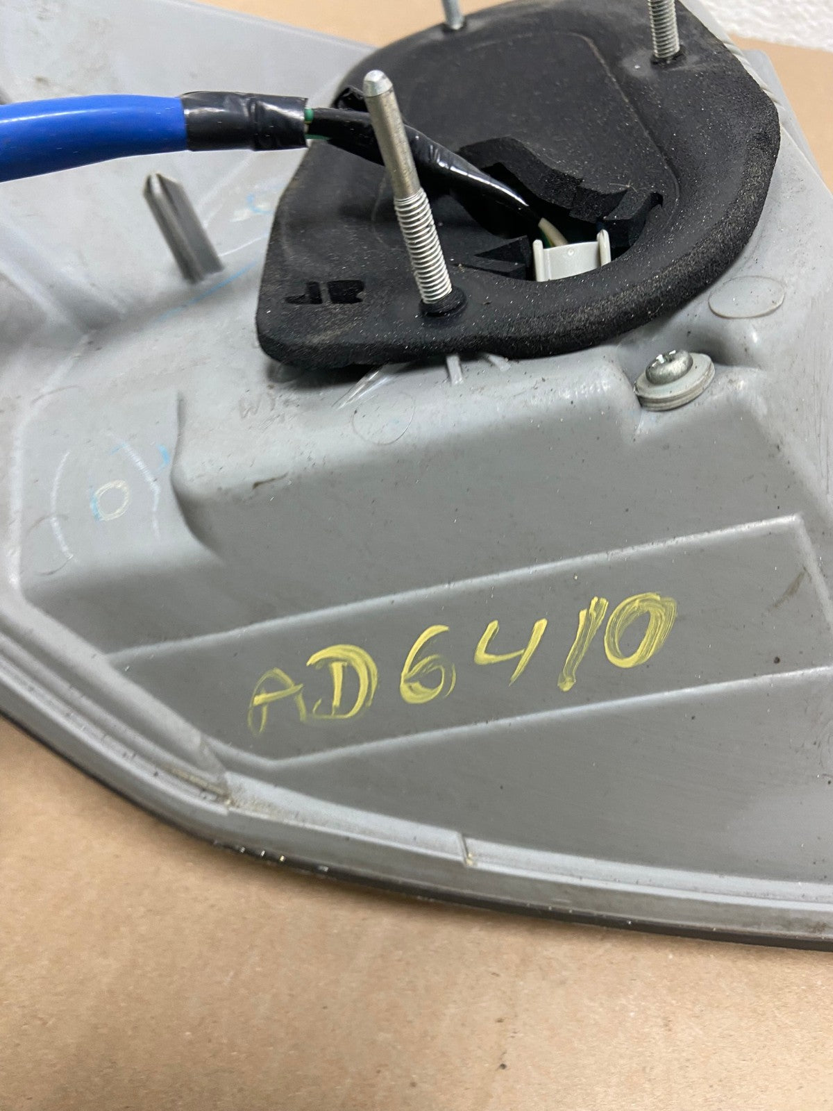 2006 to 2007 Lexus RX400H Right Passenger RH Side Tail Light AD6410 LK7