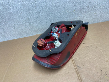 2002 - 2005 Hyundai Sonata Right Passenger RH Side Tail Light OEM AA1257 DW6