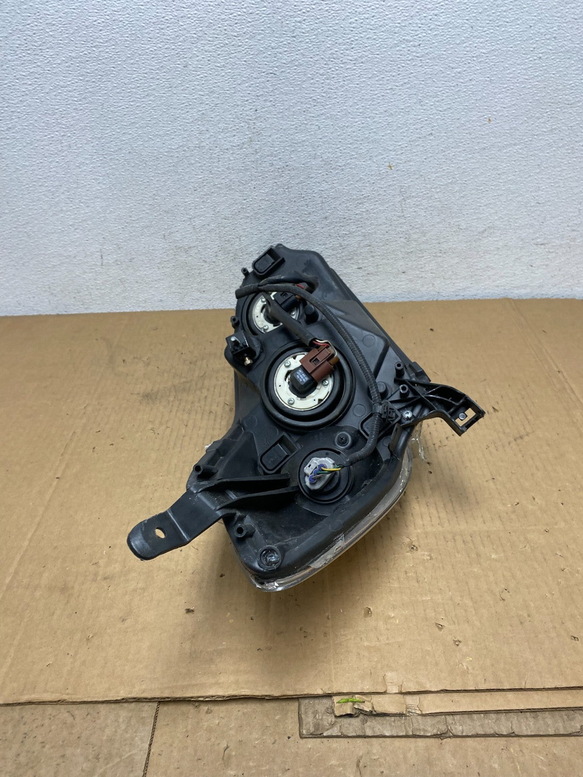 2009 to 2014 Toyota Matrix Left Driver LH Side Halogen Headlight AD0946 DW8