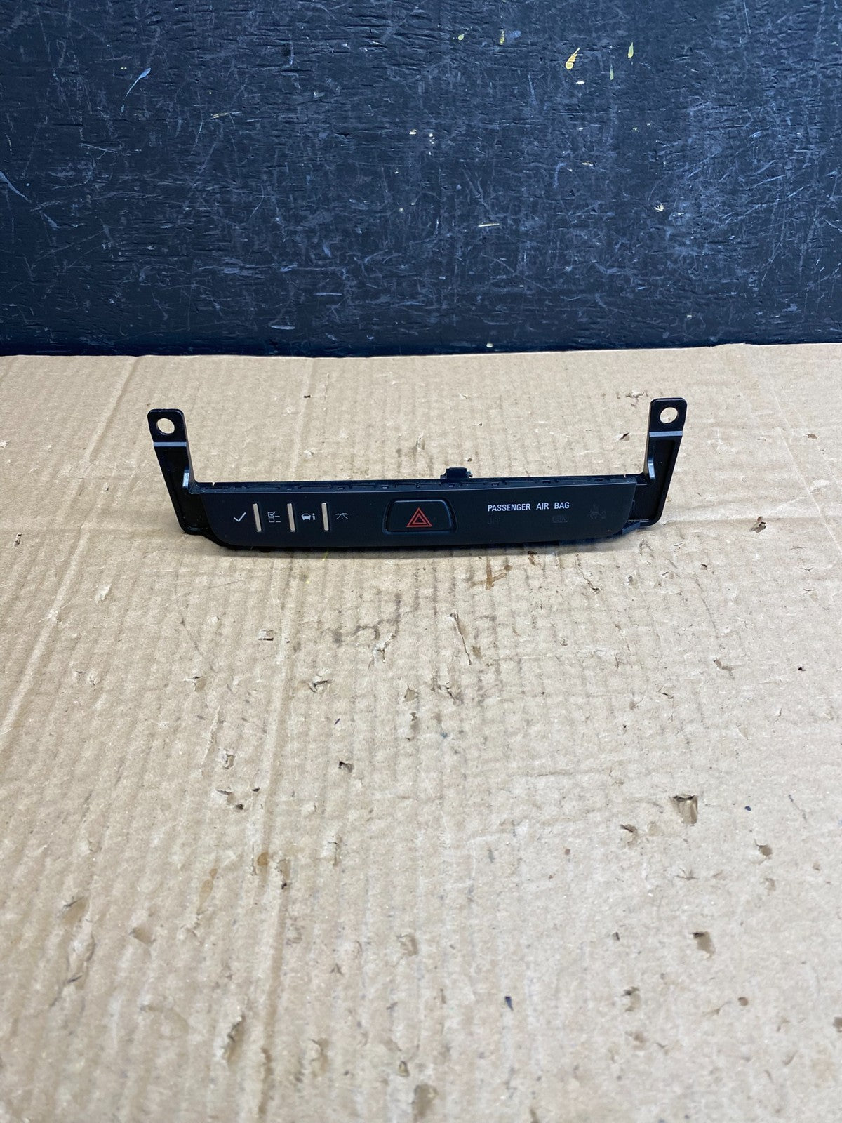 2013 - 2017 Buick Enclave Center Dash Hazard Waring Multi Switch AC9571 DG0