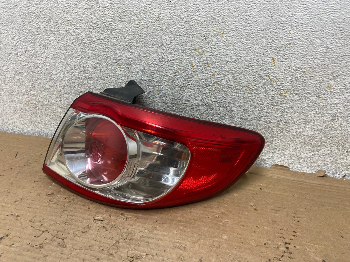 2010 to 2012 Hyundai Santa Fe Right Passenger RH Tail Light AH9261 LK2