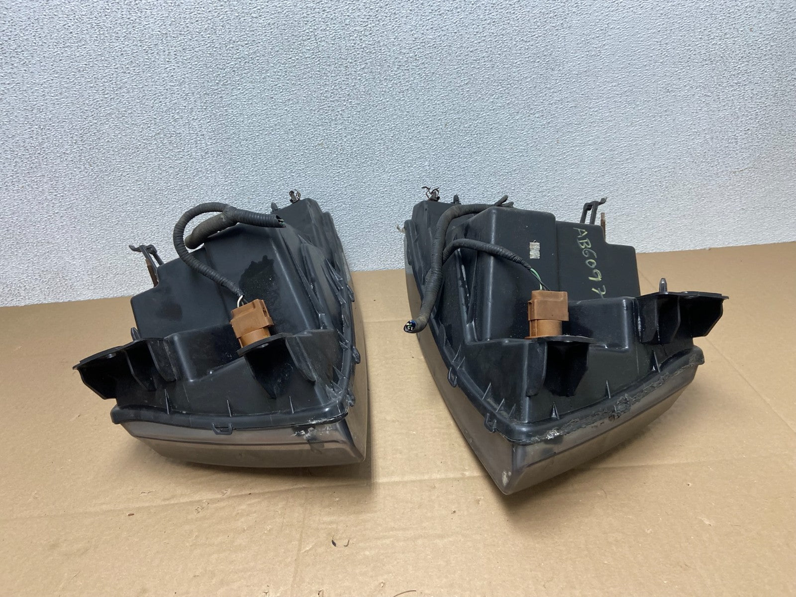 2004 to 2008 Ford F-150 F150 Left+Right Halogen Headlights AB6097 DW9