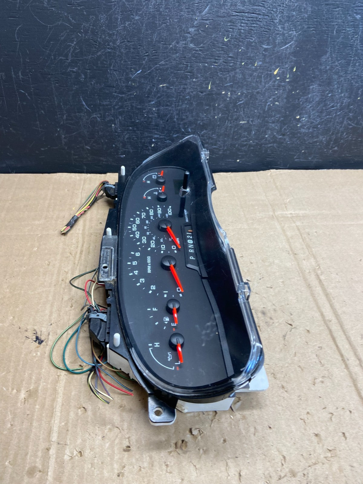 2004 to 2008 Ford E150 E250 E350 VAN Gauge Speedometer Cluster AE17921