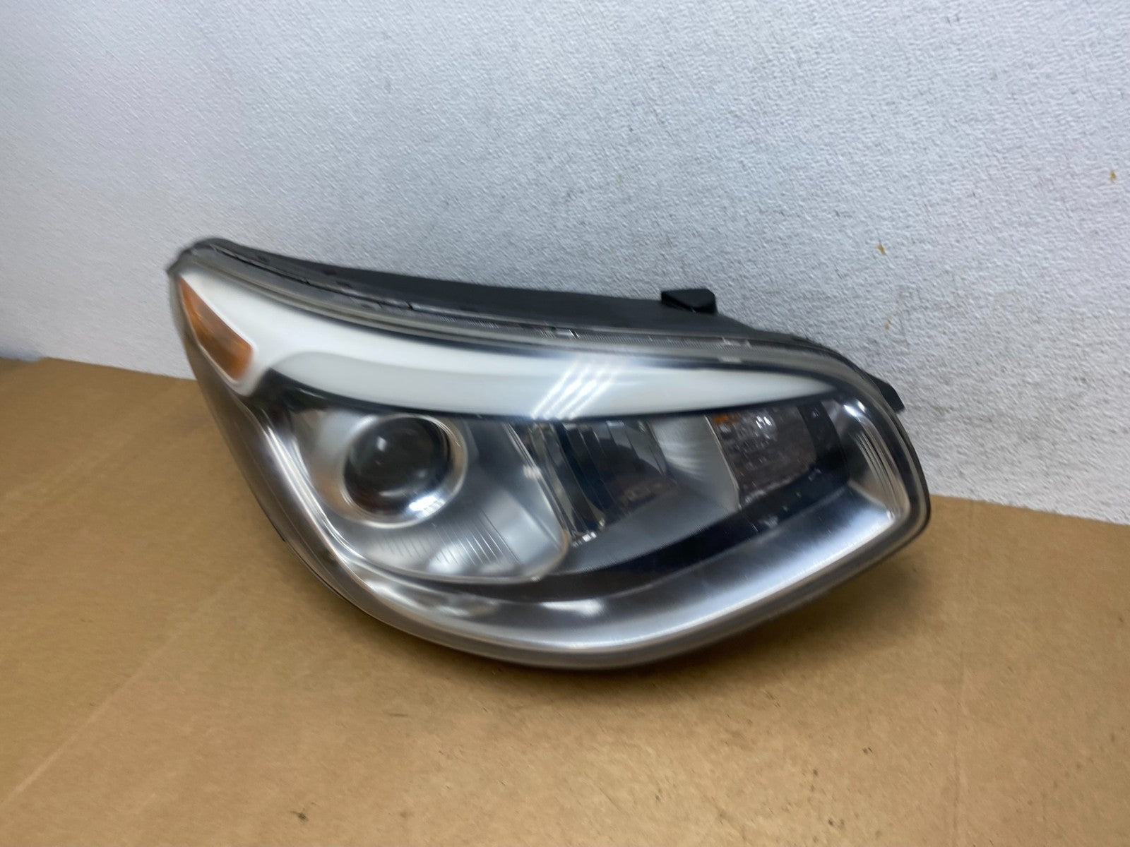 2014 - 2018 Kia Soul Right Passenger RH Projector Halogen Headlight AE2987 DG1