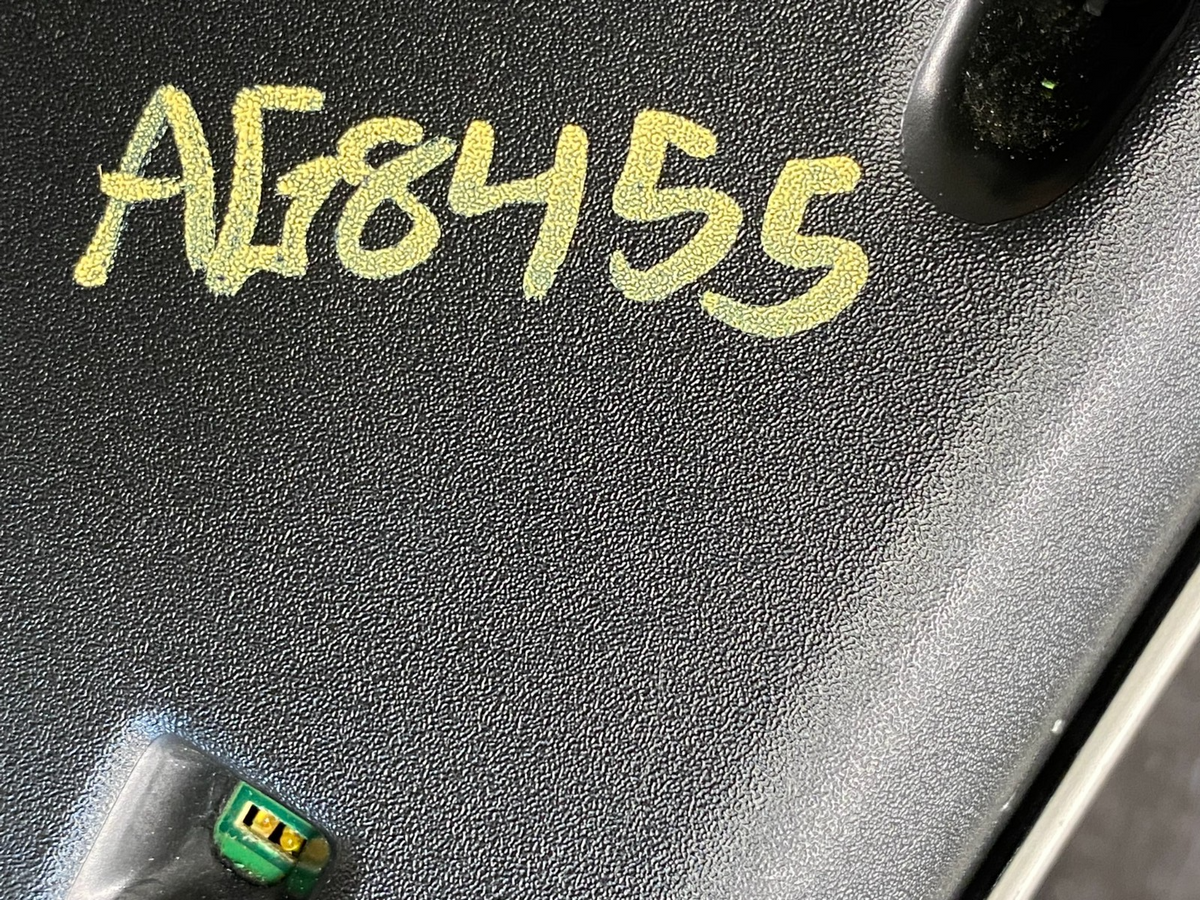 2004 2005 2006 Volvo S40 Radio Climate Control Shifter Panel Bezel AG84559