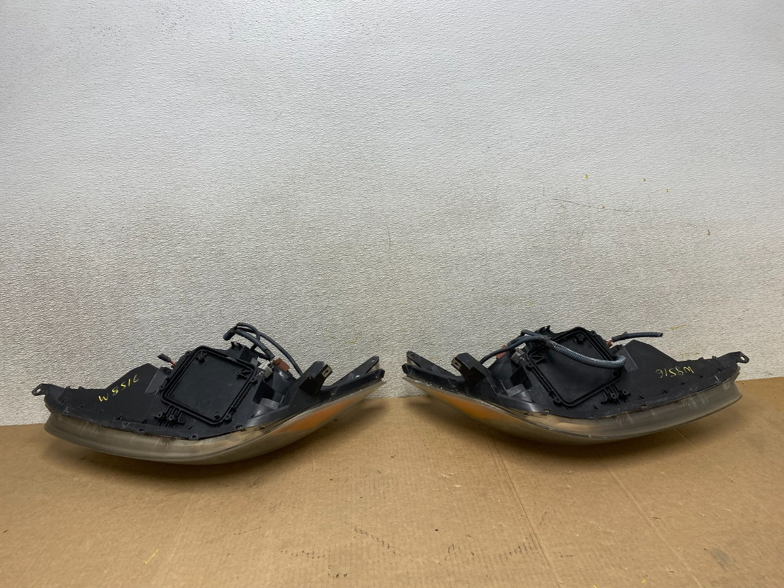 2004 2005 Toyota Sienna Left+Right Set Side Halogen Headlights W8516 DW13