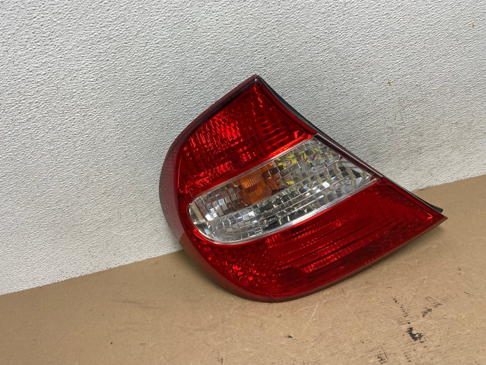 2002 2003 2004 Toyota Camry Left Driver LH Side Tail Light AF4564 LK0