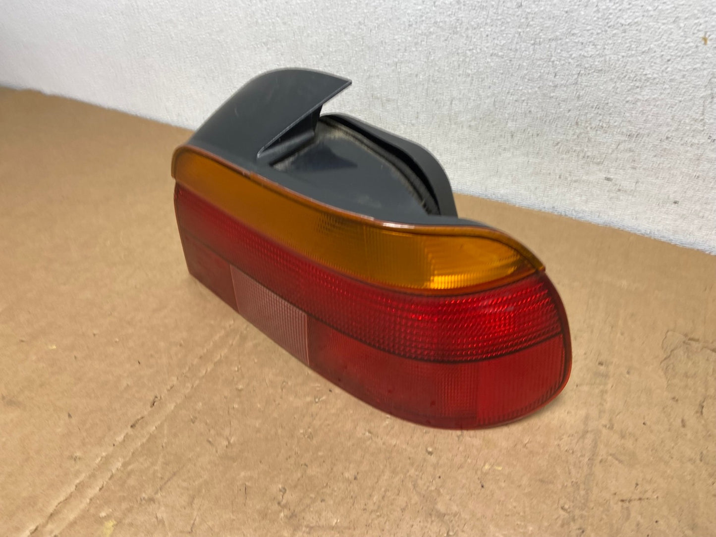 1996-2000 BMW 5-SERIES E39 528i 540i Right Passenger Rh Tail Light AD1250 LK1