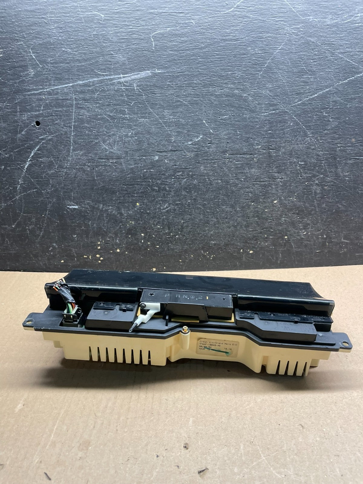 1995 to 1997 Lincoln Town Car Speedometer Cluster Gauge u1391 DG4