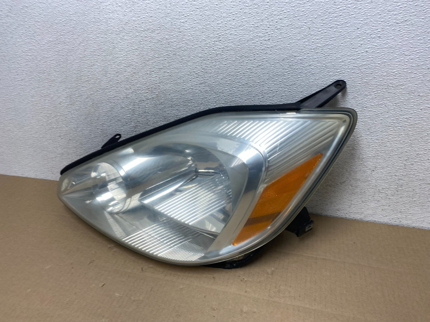 2004-2005 Toyota Sienna Left Driver LH Side Halogen Headlight AG5835 DW1