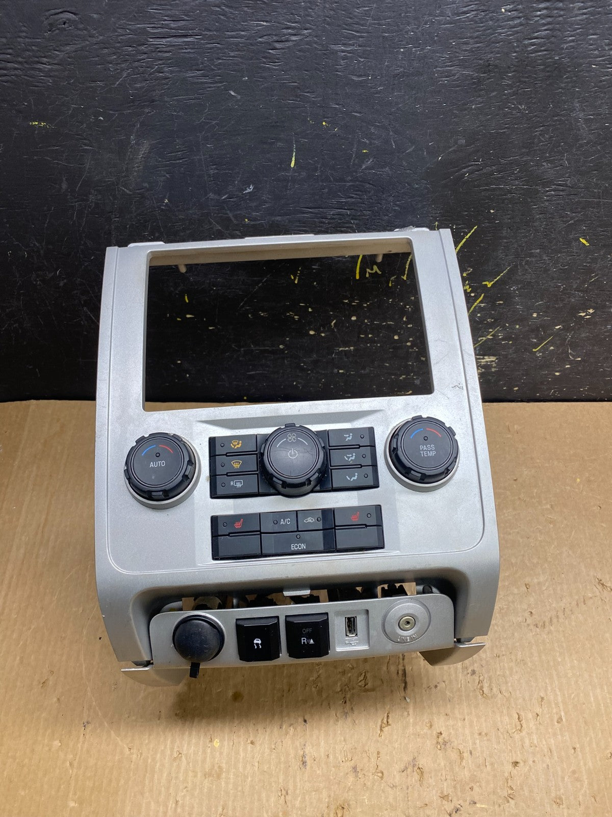 2009 to 2012 Ford Escape Ac Heater Climate Radio CD Player Control Oem z4419  DG0
