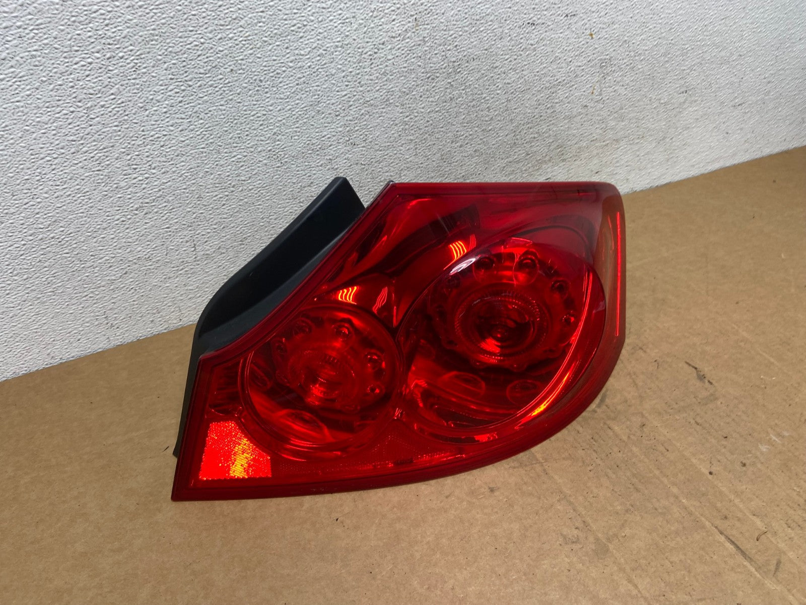 2005 to 2006 Infiniti G35 Right Passenger RH Side Tail Light AD5495 LK2