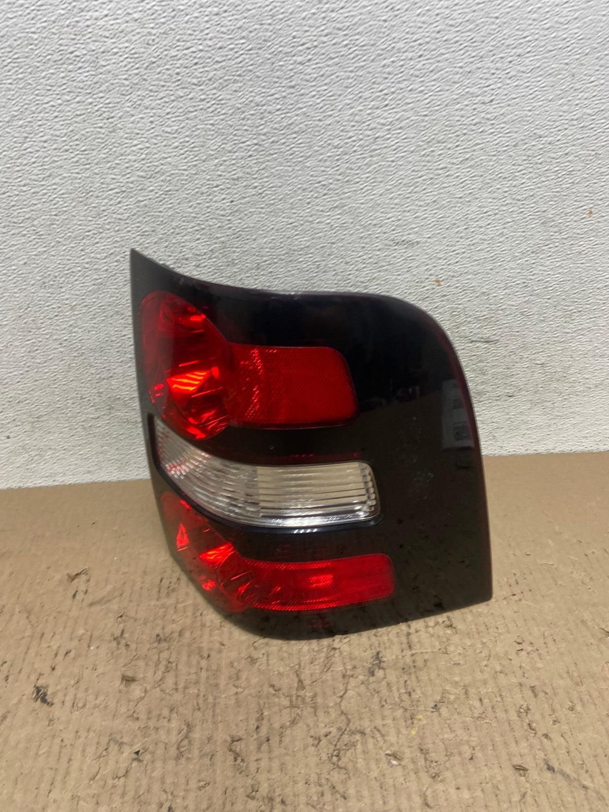 2006 to 2010 Ford Explorer Right Passenger Side Tail light AF7173 LK0