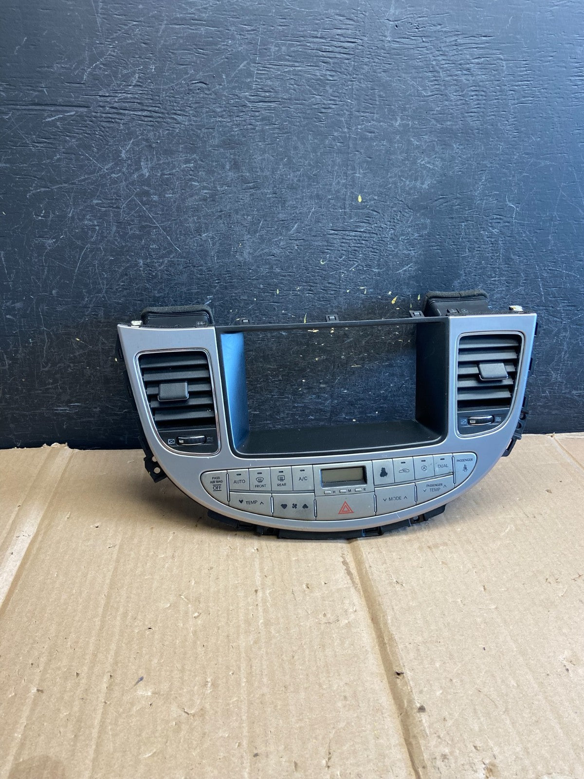 2009 to 2014 Hyundai Genesis A/C Heater Temperature Climate Control AH5572 DW0