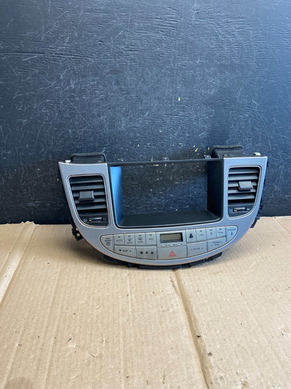 2009 to 2014 Hyundai Genesis A/C Heater Temperature Climate Control AH5572 DW0