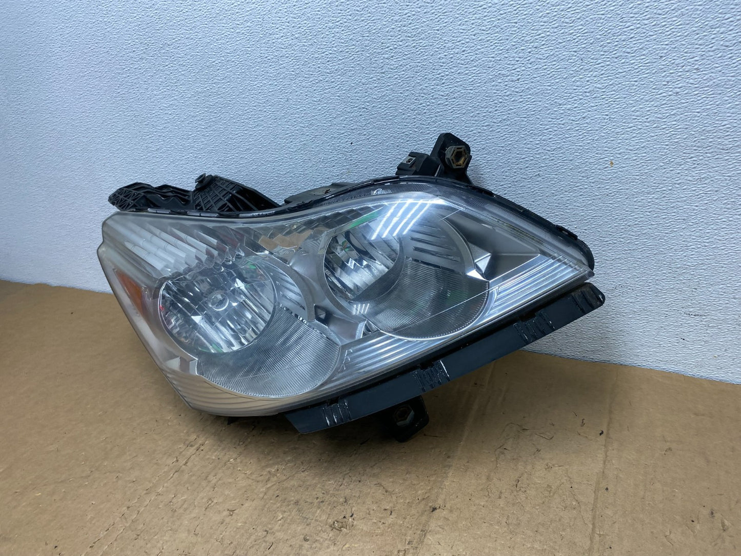 2009 to 2012 Chevrolet Traverse Right Passenger Halogen Headlight AD0517 DW1