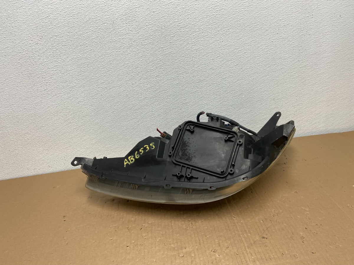 2004-2005 Toyota Sienna Right Passenger Halogen Headlight AB6538 DW5