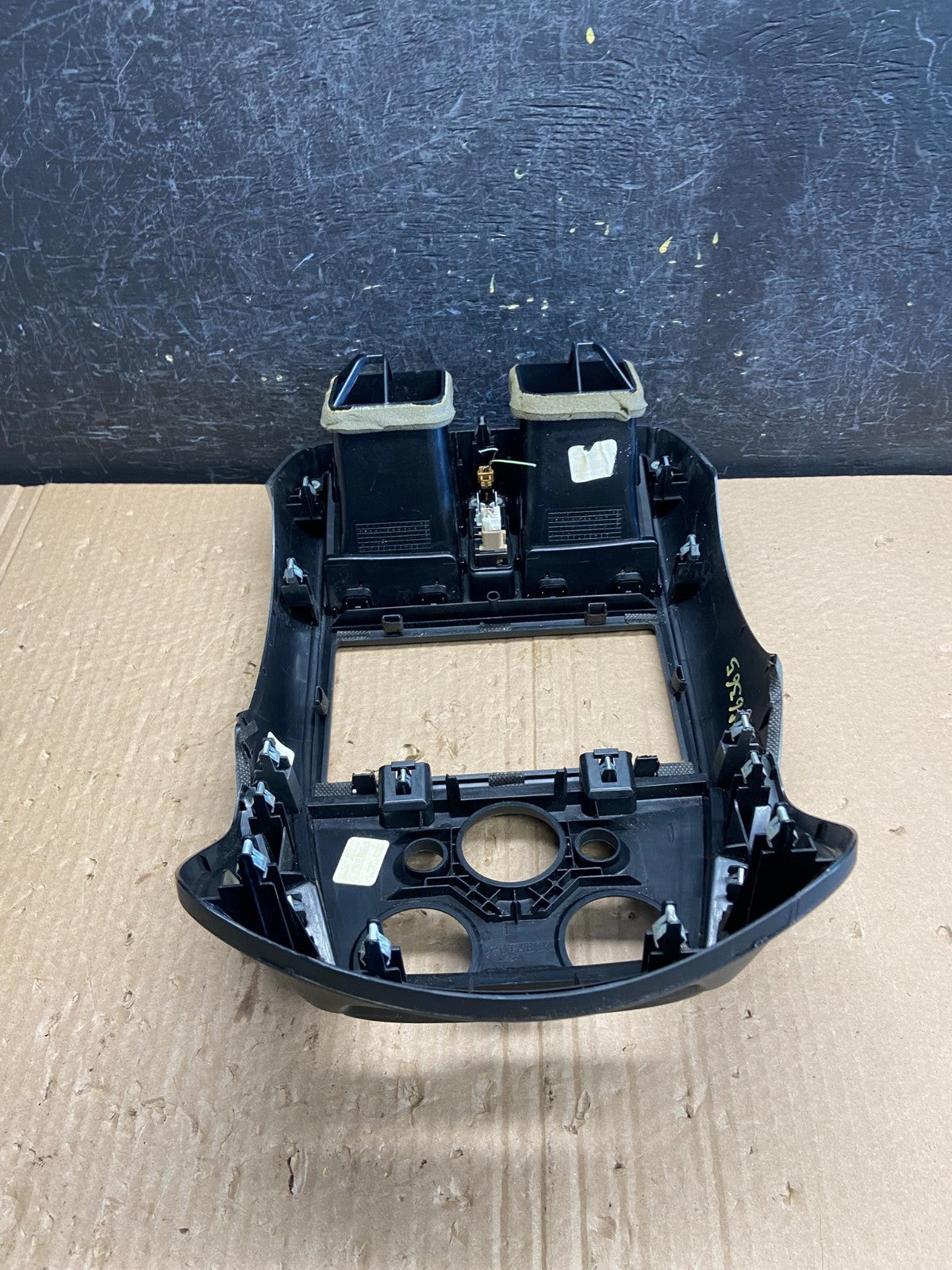 2015-2019 Nissan Versa Hatchback Center Dash Radio Climate Bezel Air Vent af63655