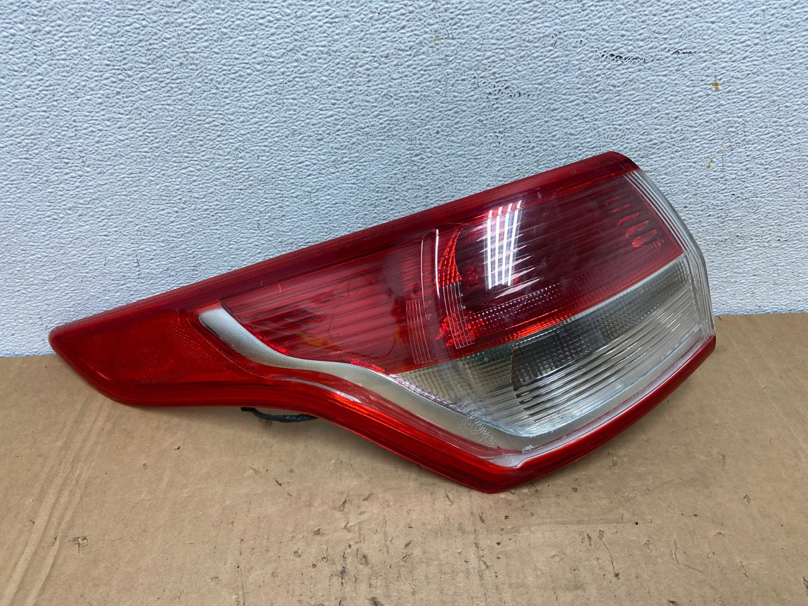 2013 to 2016 Ford Escape Left Driver LH Side Tail Light AD3226 LK0