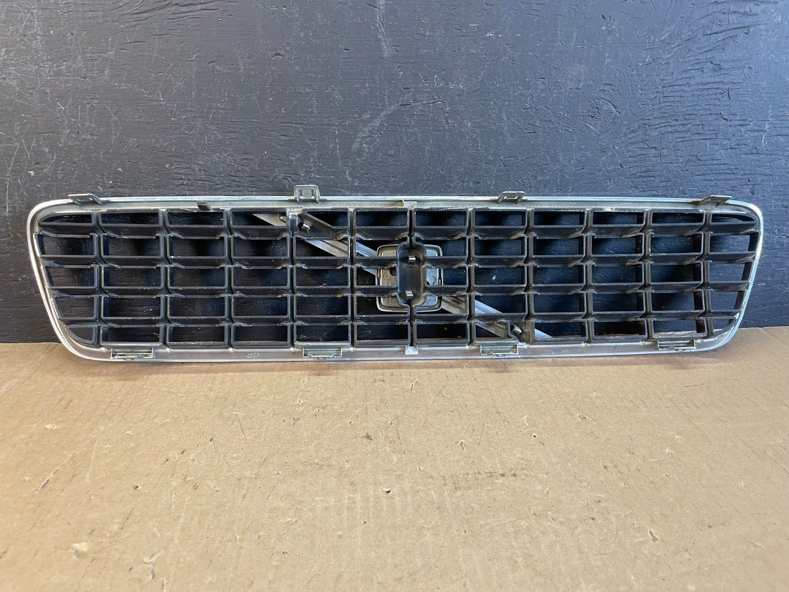 2005 2006 2007 Volvo S40 Front Upper Grille Grill 08620116 AD5725 DW3