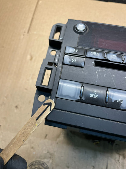2009 to 2011 GMC Acadia Radio AM/FM CD Player Radio Oem v8745 DG2