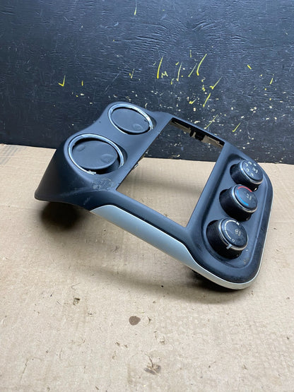 2011 to 2017 Jeep Compass Dash Climate Temperature Control Radio Bezel z0129  DG3