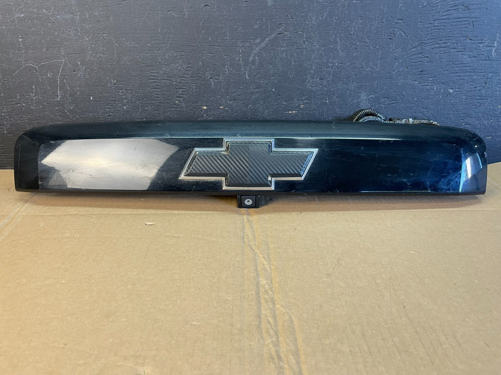 2007 to 2014 Suburban Tahoe Yukon License Plate Cover Trim W/ Camera ac5300 DG0