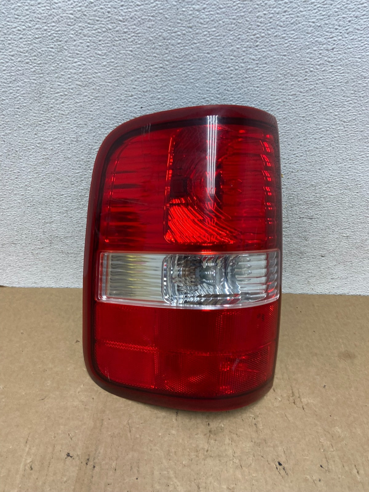 2004 to 2008 Ford F150 F-150 Left Driver LH Side Tail Light AF9741 DW0