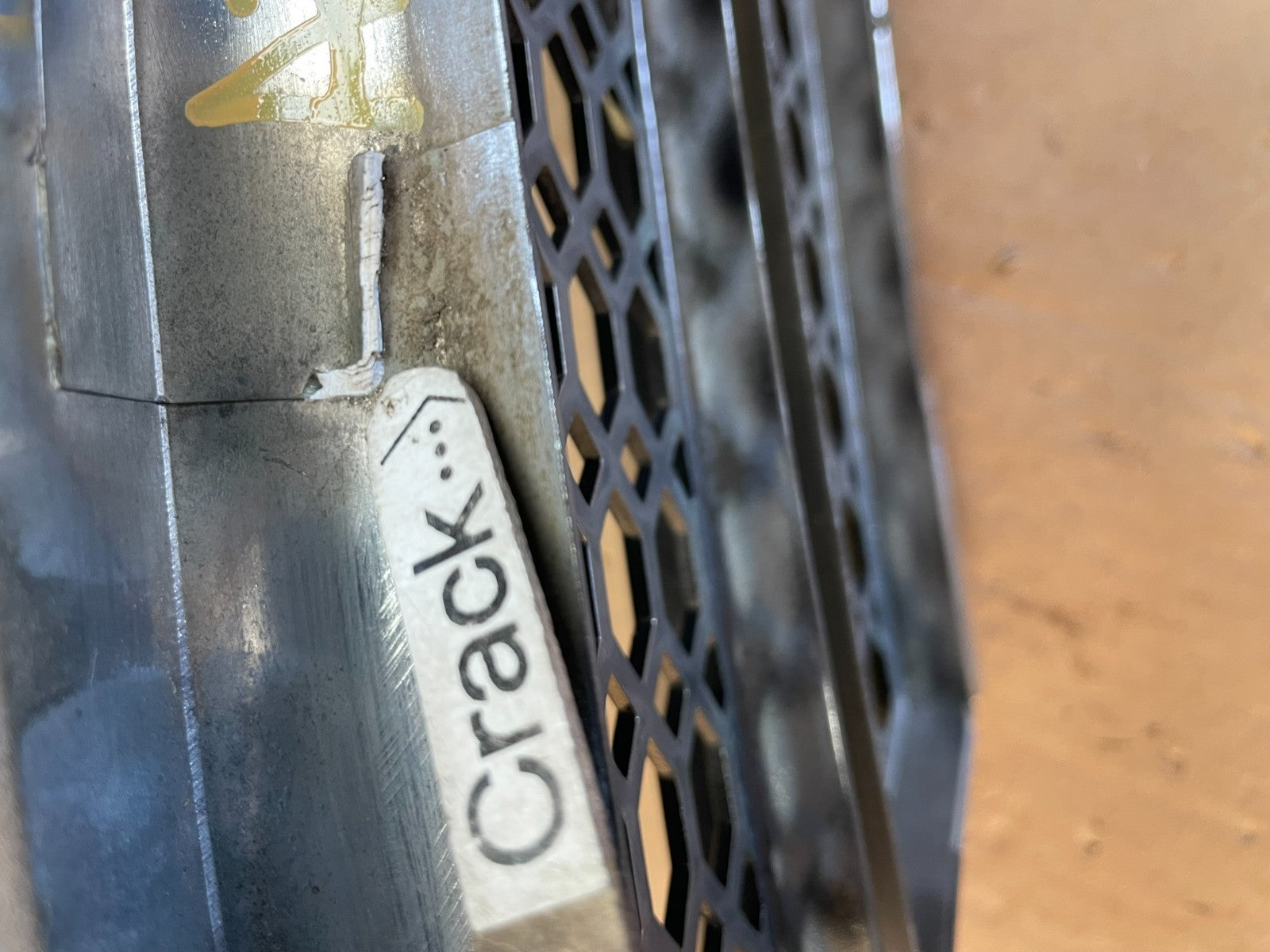 2002 to 2006 Kia Sorento Front Upper Grill Grille AD5734 DG4