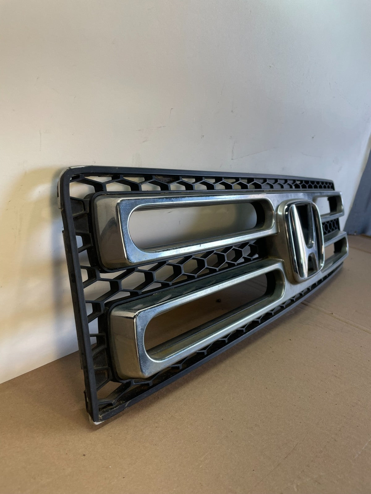 2006 to 2008 Honda Ridgeline Front Upper Grille Grill AG2580 MS2