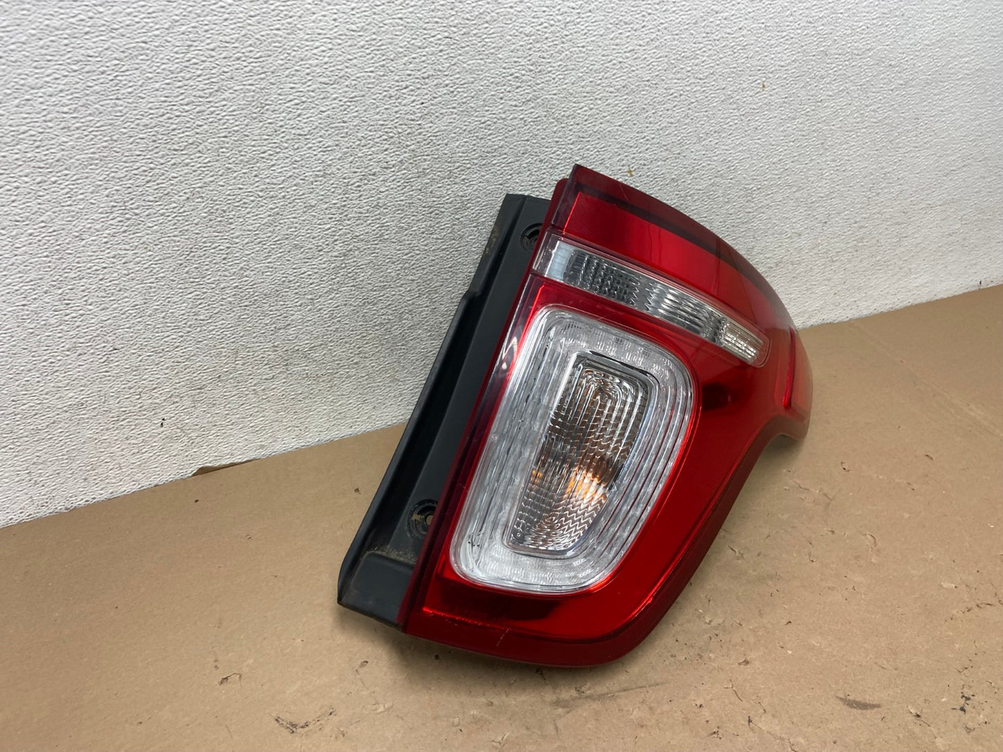 2011 2012 2013 2014 2015 Ford Explorer Right Passenger RH Tail light AG4193 LK2