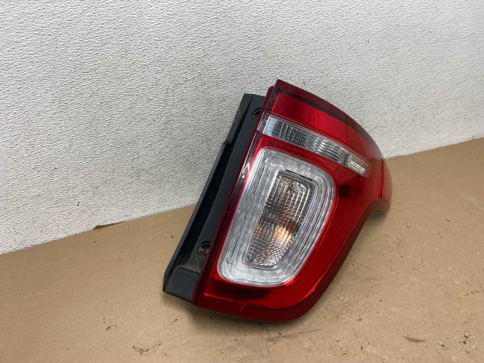 2011 2012 2013 2014 2015 Ford Explorer Right Passenger RH Tail light AG4193 LK2
