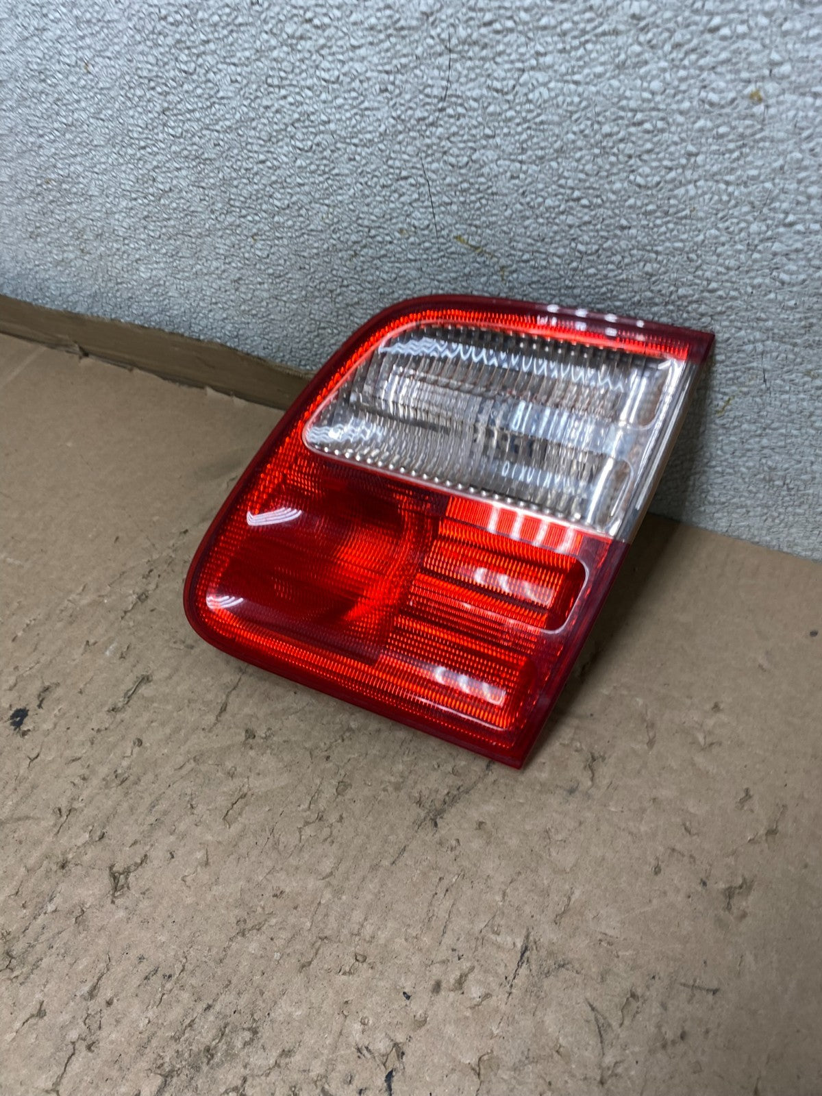 2000-2003 Mercedes-Benz E-Class E320 Wagon Right Passenge Inner Tail Light U88361