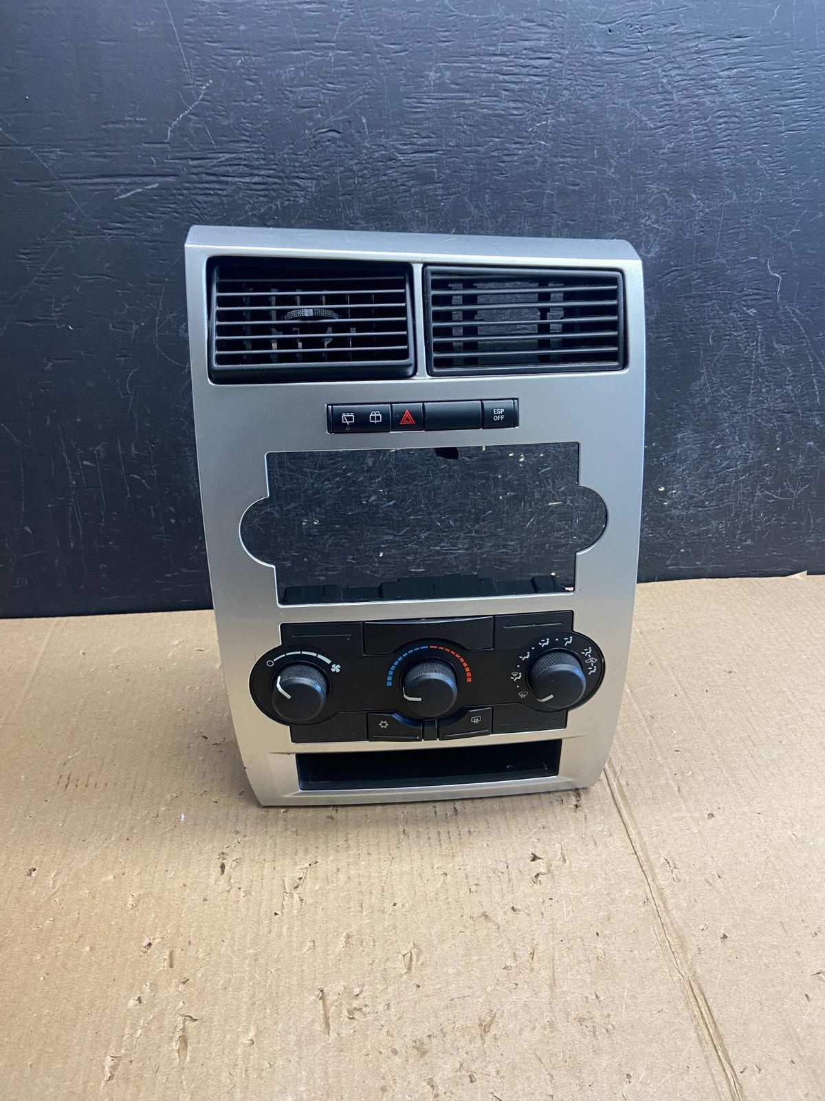 2005 - 2007 Dodge Charger Dash Climate Temperature Control Radio Bezel AE3958 DG0