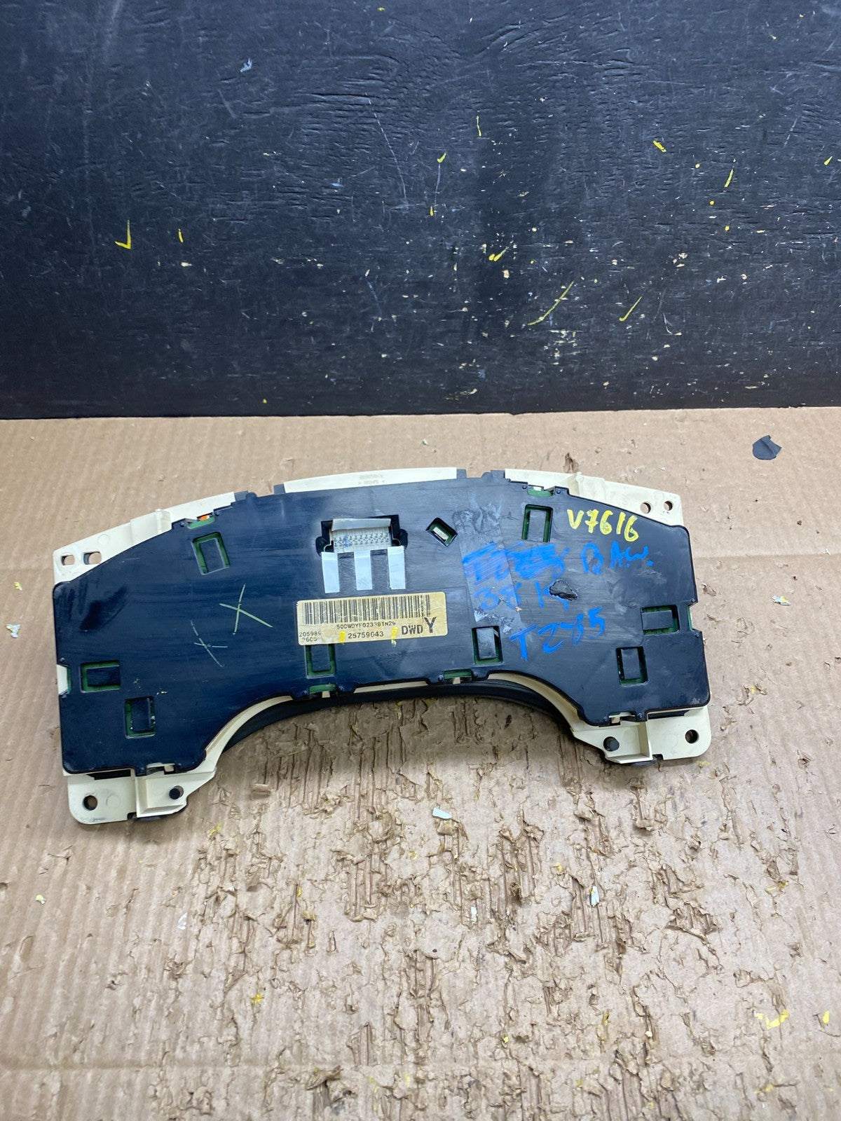 2004 to 2007 Chevrolet Express Speedometer Cluster Gauge OEM V7616 DG4