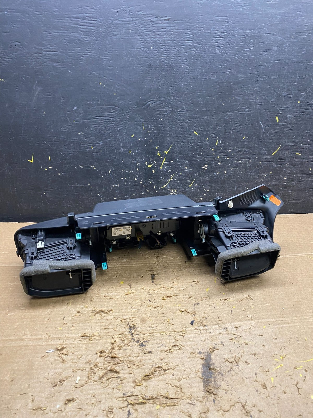 2020 to 2023 Ford  Explorer Console Radio Display Screen Air Vents Oem X1494 DG3