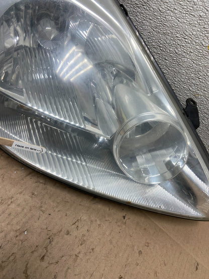 2004-2005 Toyota Sienna Right Passenger Halogen Headlight OEM Z6101 DW5