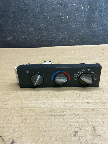 2001 - 2007 GMC Chevrolet Express 1500 Climate Control A/C ah3709 DG0