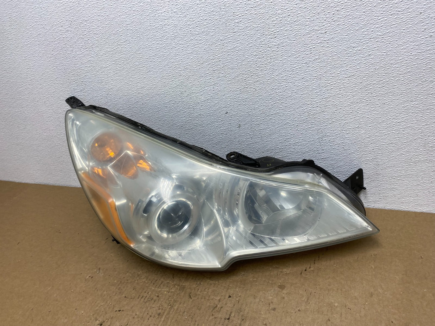 2010-2012 Subaru Legacy Outback Right Passenger Headlight Oem AC1402 DW1