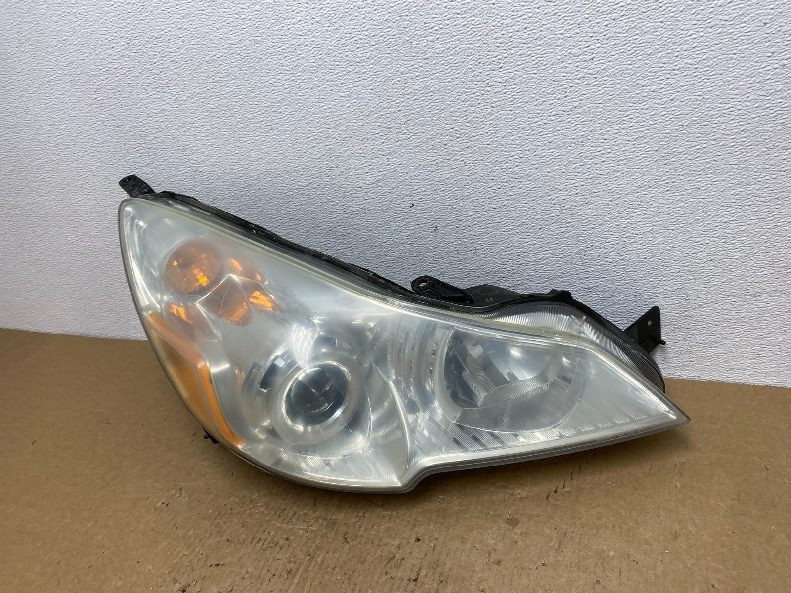 2010-2012 Subaru Legacy Outback Right Passenger Headlight Oem AC1402 DW1