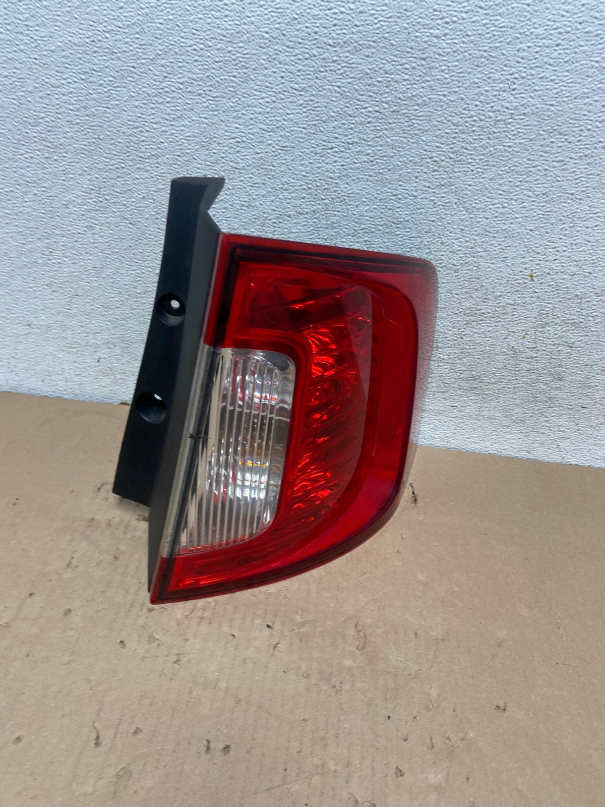 2011 2012 2013 2014 Ford Edge Right Passenger RH Side Tail light AG6732 LK2