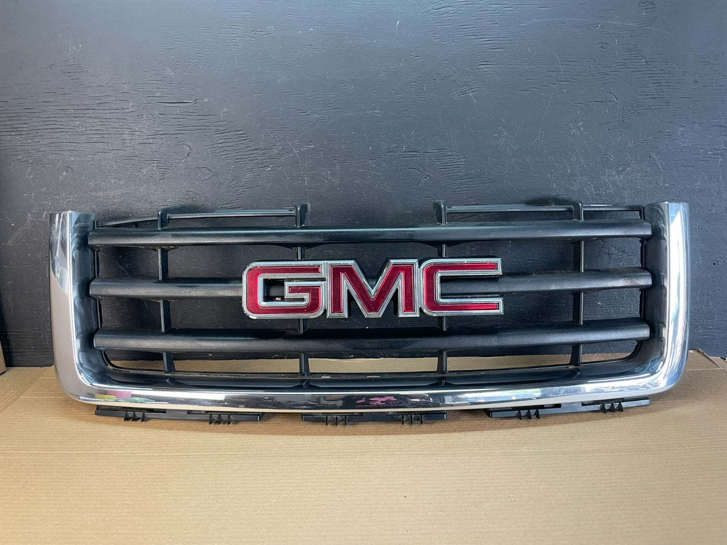 2007 to 2013 GMC Sierra 1500 Front Upper Chrome Grill Grille AE8596 DG0
