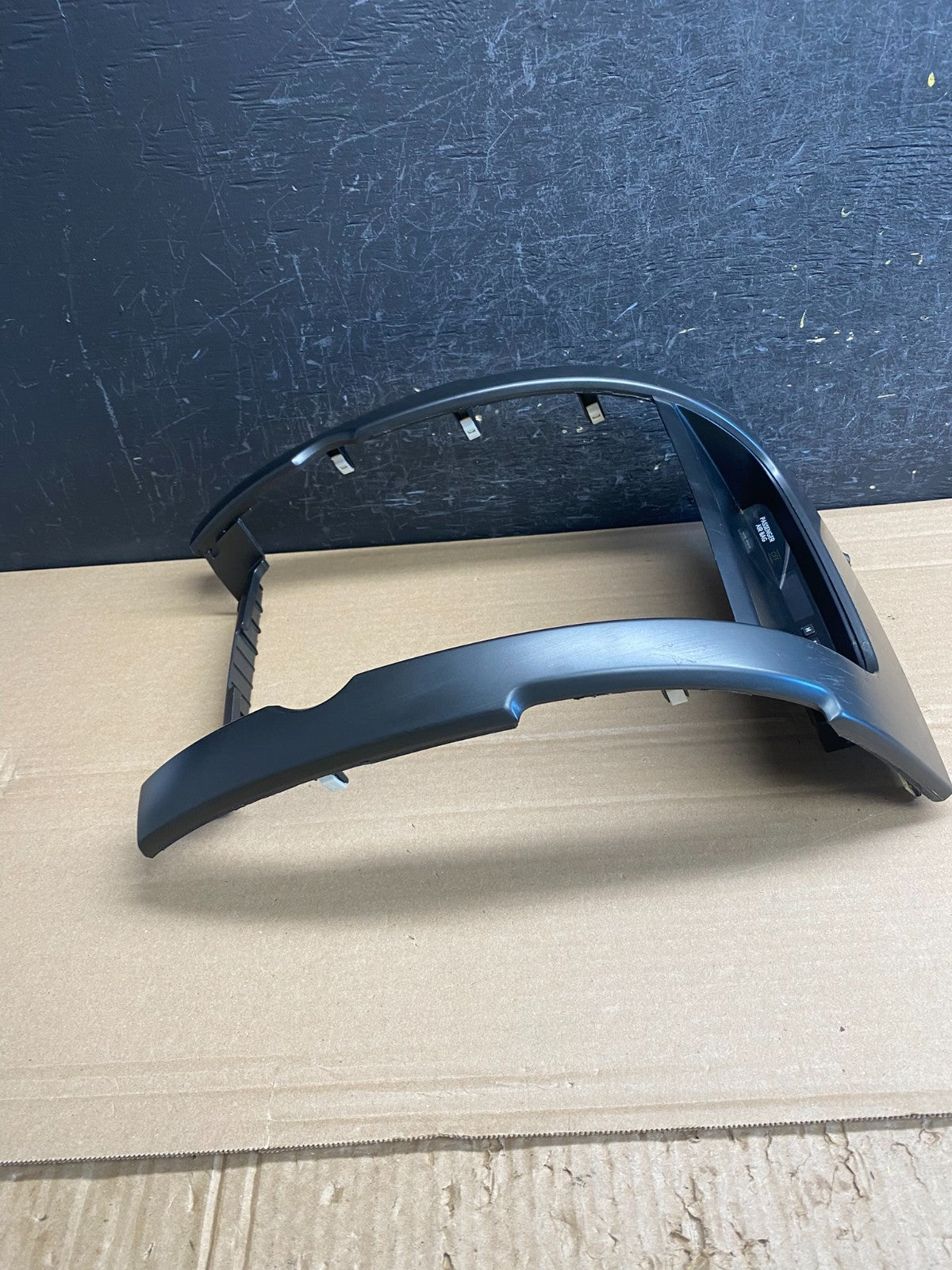 2011 to 2013 Kia Sorento Center Radio Climate Control Clock Trim af6550 DG2