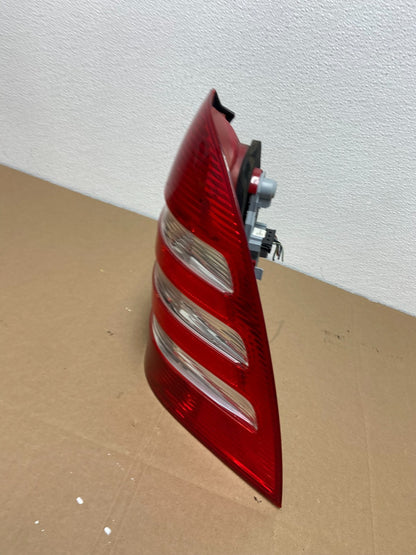 2003 to 2004 Mercedes W203 C-Class Right Passenger Tail Light ab6305 DG1