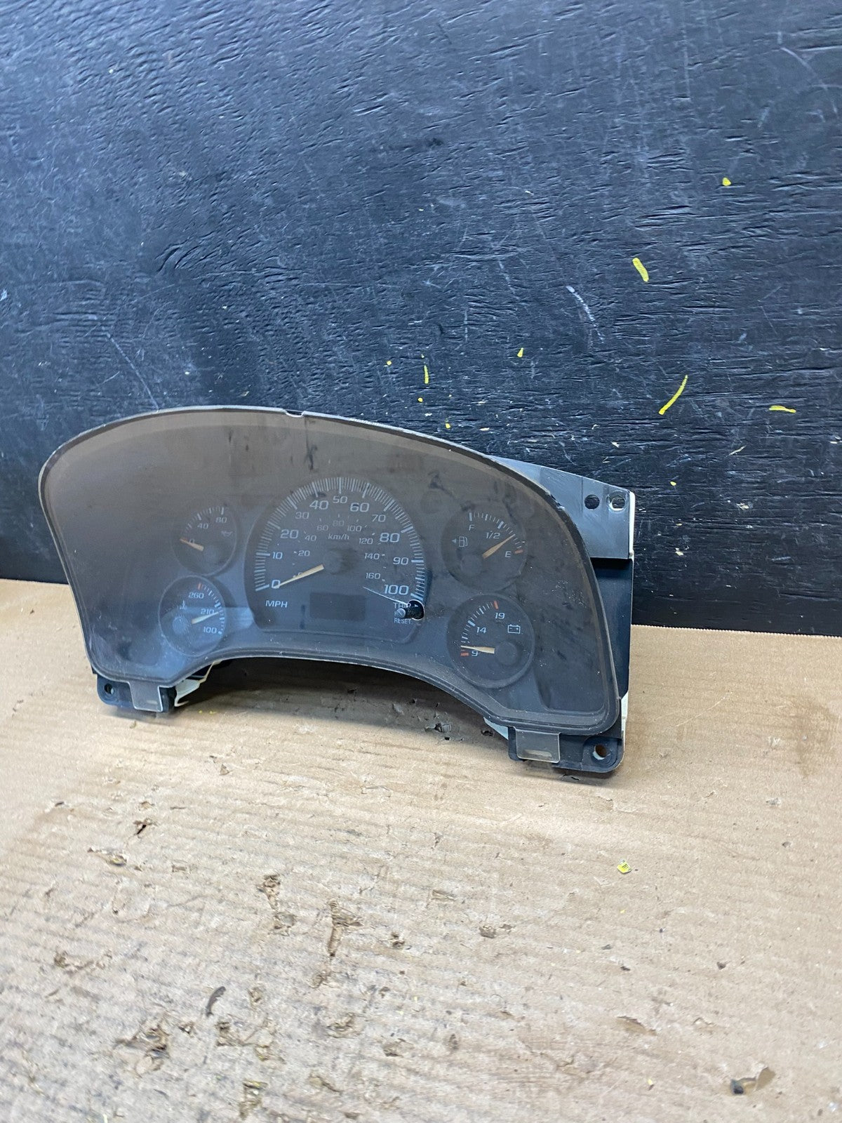 2004 to 2007 Chevrolet Express Speedometer Cluster Gauge OEM  S3242 DG1