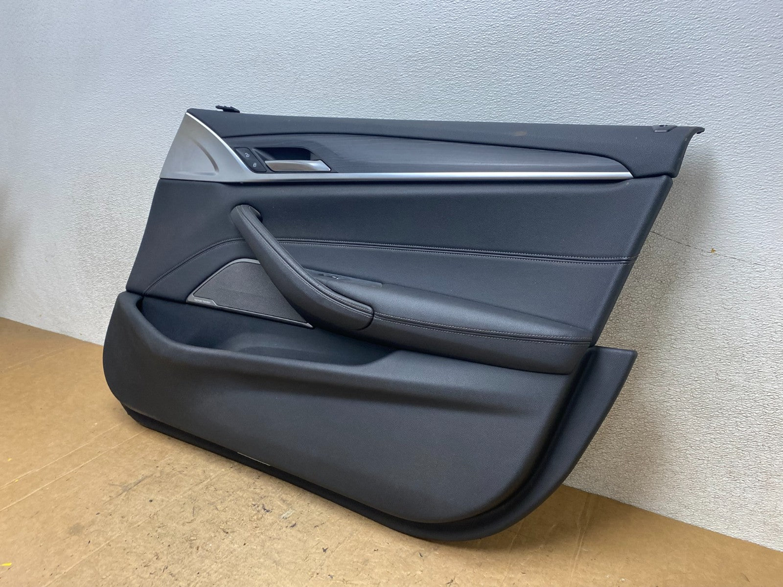 2017 - 2020 BMW 540I 530i G30 Front Passenger Right Side  Door Panel t5247 DG1