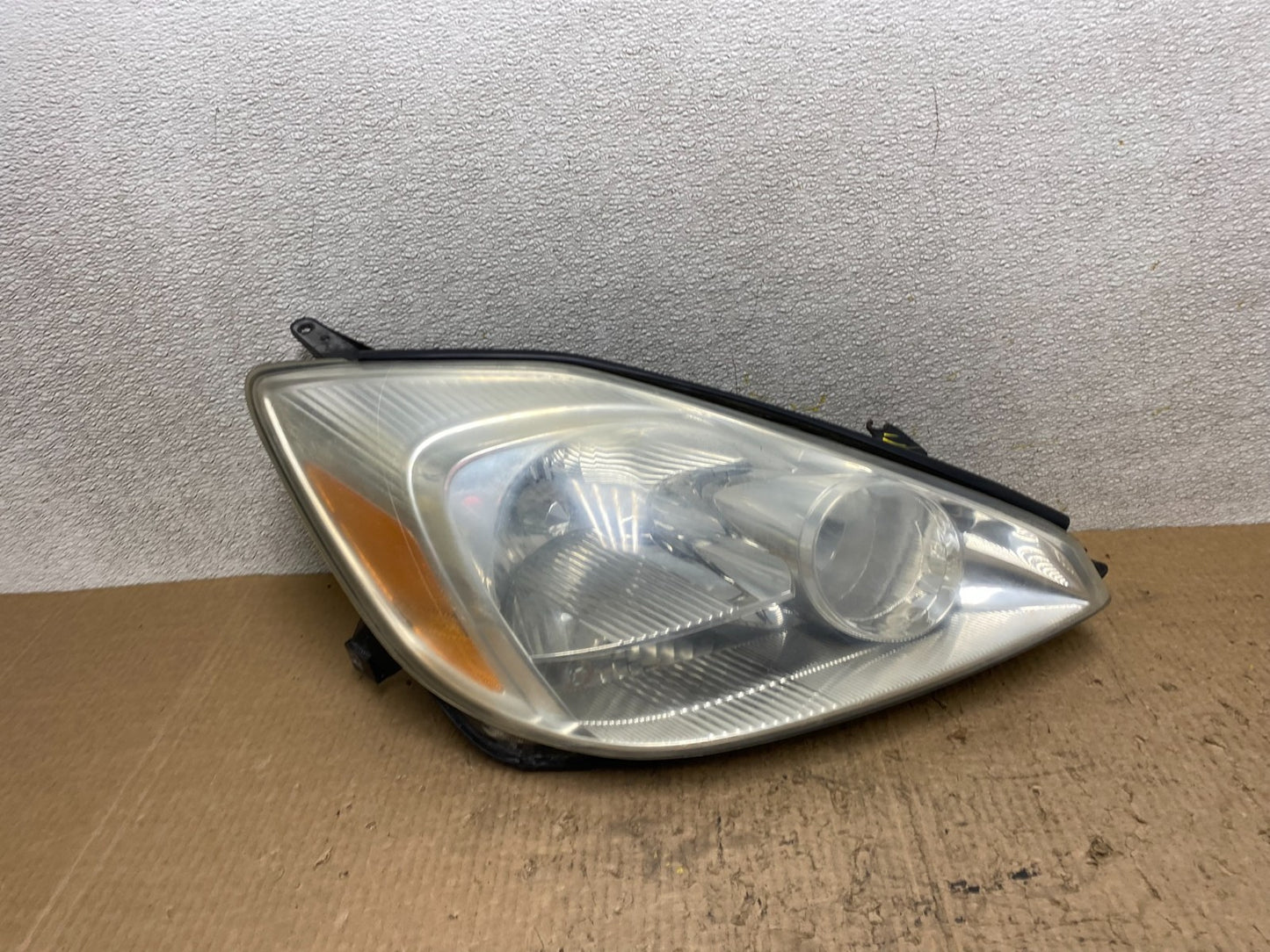 2004-2005 Toyota Sienna Right Passenger RH Xenon Headlight OEM W7723 DW0