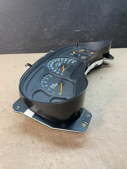 2003 to 2006 Chevrolet Silverado Yukon Cluster Gauge Speedometer AE3363 DG1