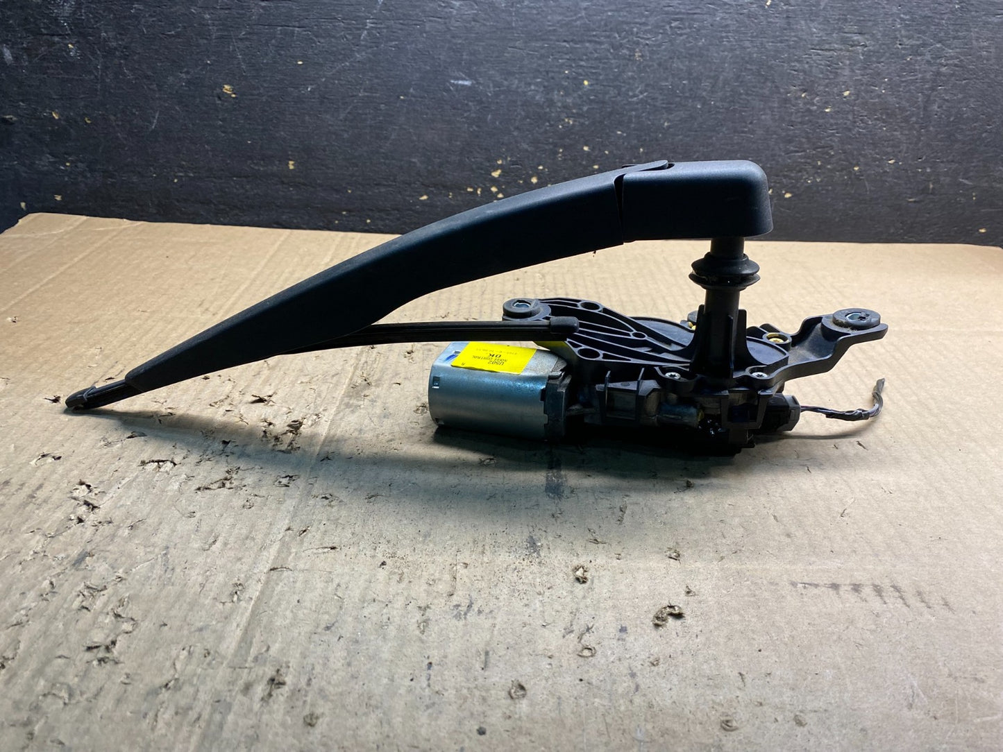 2011 to 2019 Ford Explorer Rear Windshield Wiper Motor ab0381 DG3