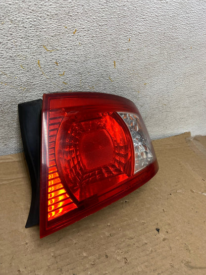 2003-2006 Kia Optima Right Passenger Rh Side Tail Light AH8410 LK2